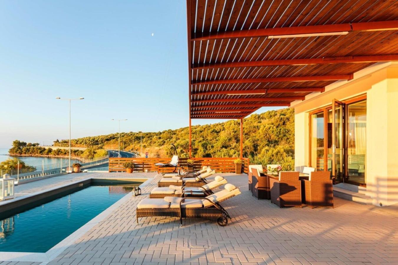 Seaside Summer Bliss - Aurora Luxury Pool Paradise Petalídhion المظهر الخارجي الصورة
