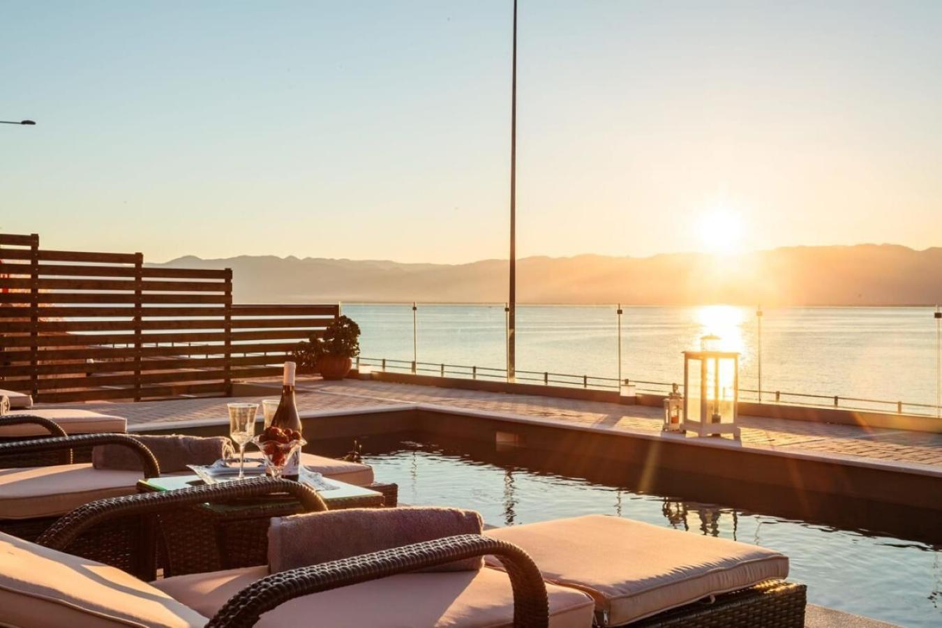 Seaside Summer Bliss - Aurora Luxury Pool Paradise Petalídhion المظهر الخارجي الصورة