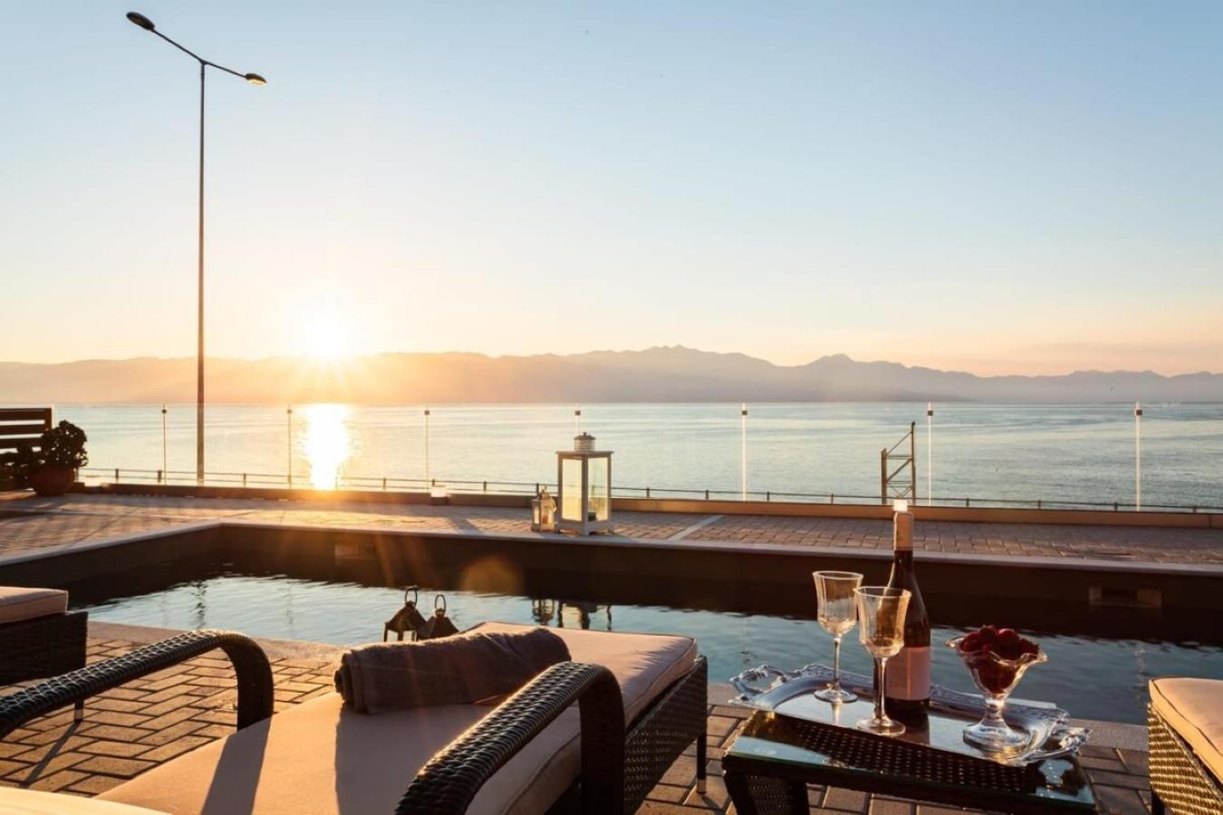 Seaside Summer Bliss - Aurora Luxury Pool Paradise Petalídhion المظهر الخارجي الصورة